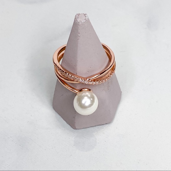 ROSE GOLD & PEARL RING - Picture 3 of 9